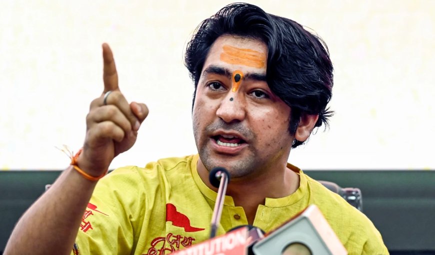 धीरेन्द्र शास्त्री का चेतावनी: खतरे में बांग्लादेश में हिंदुओं की पहचान, तुरंत एक्शन ले भारत