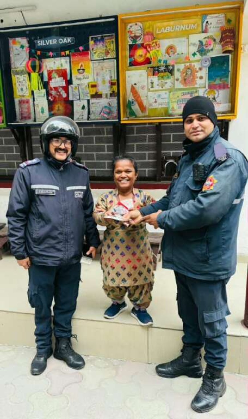 हल्द्वानी : सीपीयू ने 23 हजार और दस्तावेज से भरा पर्स लौटाकर महिला के चेहरे पर लाई मुस्कान…