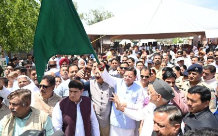 चारधाम यात्रा: श्रद्धालुओं का दल ट्रांजिट कैंप से हुआ रवाना, सीएम धामी ने दिखाई हरी झंडी