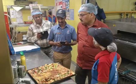 हल्द्वानी में खाद्य विभाग का पिज़्ज़ा स्टोर्स पर बड़ा छापा, सैंपलिंग से मची खलबली