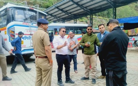 रुद्रप्रयाग: केदारनाथ यात्रा की व्यवस्थाओं का जिलाधिकारी का गहन निरीक्षण, यात्रियों से लिया गया फीडबैक