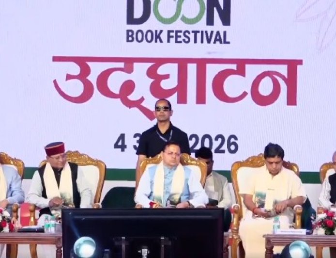 देहरादून में पुस्तक महोत्सव का भव्य शुभारंभ, सीएम धामी का बच्चों से संवाद