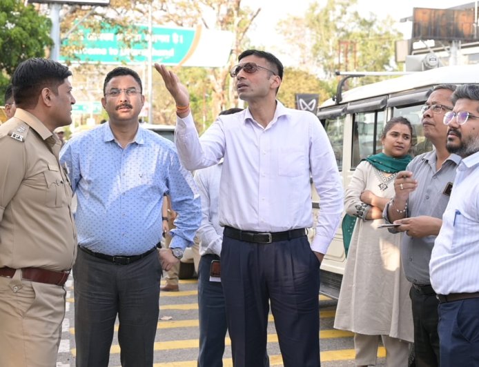 पीएम मोदी की यात्रा का निरीक्षण: डीएम ने की व्यवस्थाओं की पुष्टि