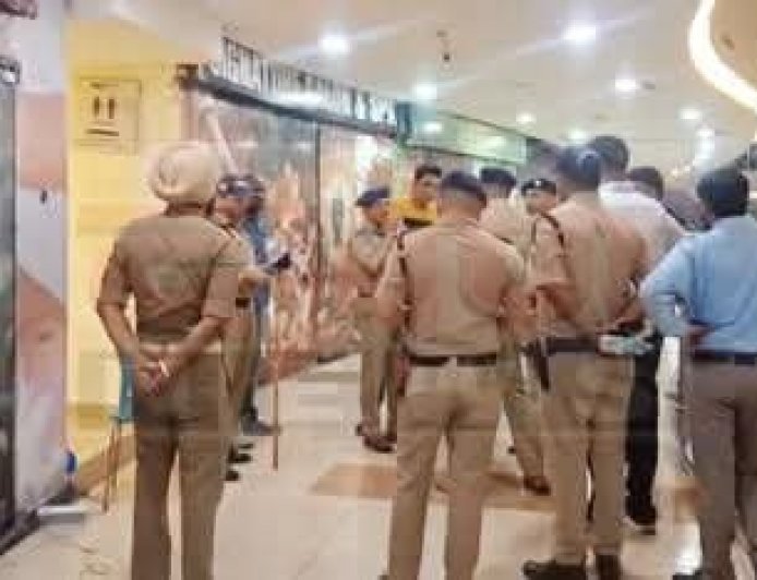 रुद्रपुर : स्पा सेंटरों पर पुलिस का छापा, देह व्यापार का भंडाफोड़; 4 गिरफ्तार, 9 महिलाएं रेस्क्यू