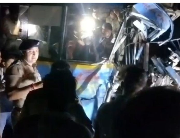 हरिद्वार में भीषण सड़क हादसा: रोडवेज बस और बारातियों की बस में टक्कर, 15 घायल