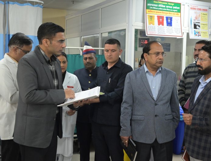 देहरादून समाचार: DM सेविन बंसल का ऐतिहासिक निर्णय, अल्ट्रासाउंड और रेडियो डायग्नोस्टिक सेंटर पर सख्त नीतियों का लागू होना