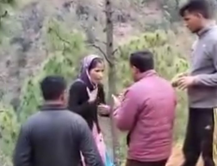 अल्मोड़ा के नौगांव में विवाद और विकास: पहाड़ों की दर्द भरी कहानी