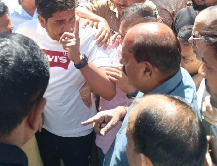 जसपुर में मूर्ति स्थापना पर हंगामा: आदेश चौहान और सिंघल के समर्थकों के बीच विवाद