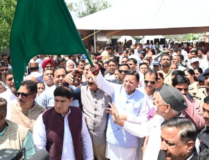 उत्तराखंड चारधाम यात्रा: बसों का हुआ शुभारंभ, मुख्यमंत्री ने दी हरी झंडी