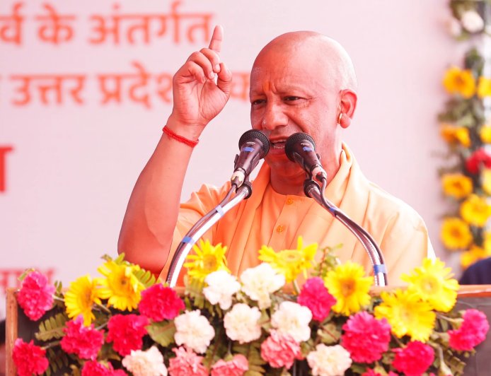 नक़ल विहीन भर्ती परीक्षा और सख्त कानून-व्यवस्था पर योगी का निर्देश