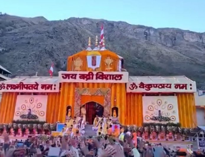 बद्रीनाथ धाम के कपाट खोले गए वैदिक मंत्रोच्चार के साथ, 15,000 श्रद्धालुओं की उपस्थिति में CM धामी का विशेष योगदान