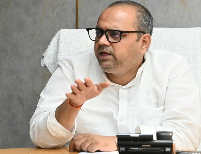 दिल्ली सरकार की नई मुहिम: सड़क सुरक्षा को बनाए रखना प्राथमिकता