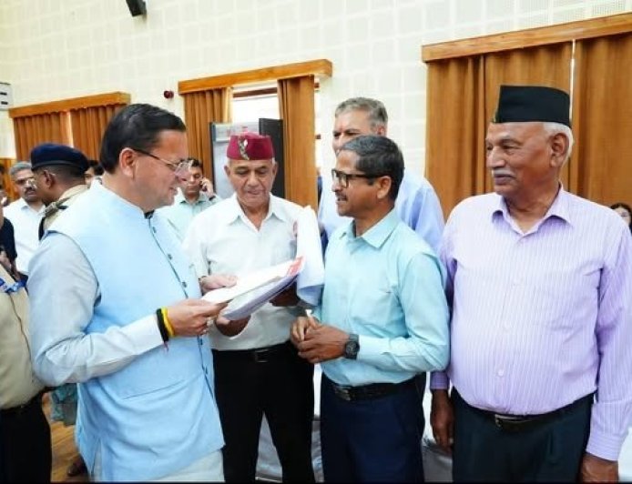 उत्तराखंड: सीएम धामी की जनसुनवाई में अधिकारियों को तुरंत कार्यवाही के निर्देश