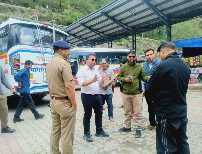 रुद्रप्रयाग: केदारनाथ यात्रा की व्यवस्थाओं का जिलाधिकारी का गहन निरीक्षण, यात्रियों से लिया गया फीडबैक