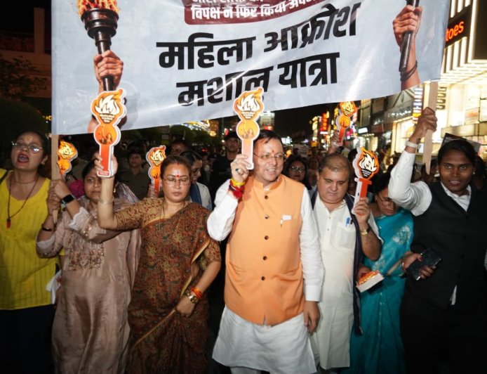 उत्तराखंड: महिलाओं ने मशाल यात्रा के जरिए उठाई नारी शक्ति की आवाज, धामी ने दिया आश्वासन