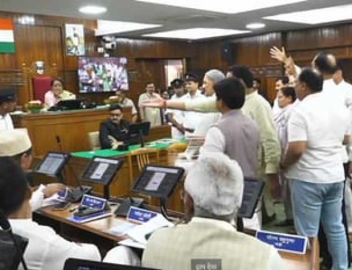 उत्तराखंड विधानसभा: महिला आरक्षण पर चर्चा में हंगामा, कार्यवाही हुई प्रभावित