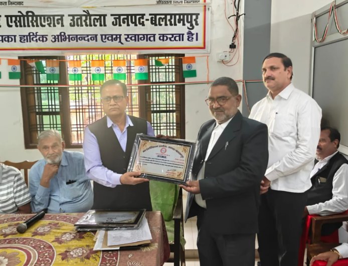 उतरौला में अधिवक्ता संघ की नई कार्यकारिणी ने शपथ ली, बार के विकास का लिया संकल्प