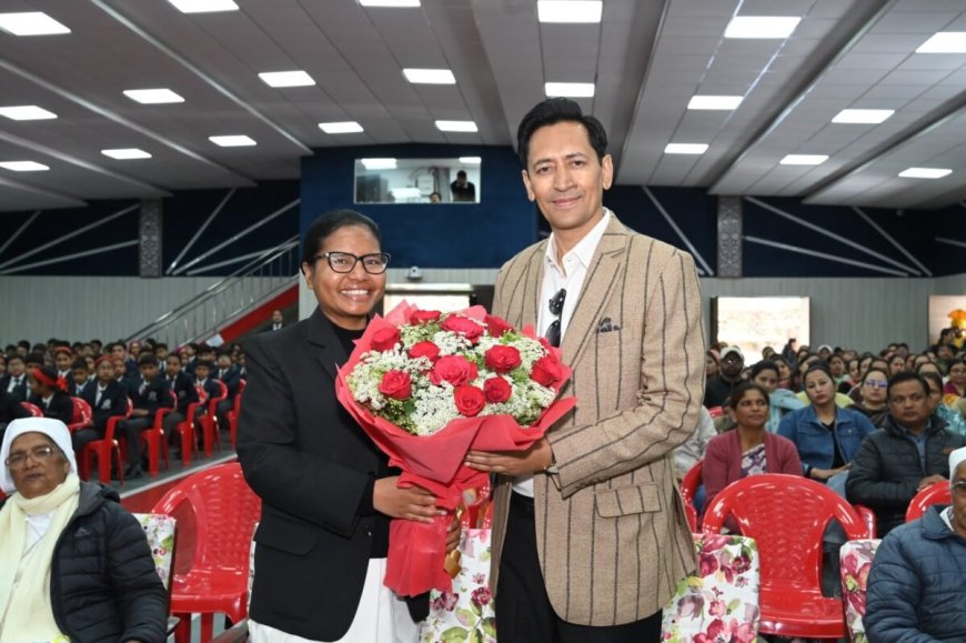 उत्तराखंड: IAS दीपक रावत ने अपने बचपन के स्कूल में भाग लिया वार्षिक पुरस्कार वितरण समारोह में