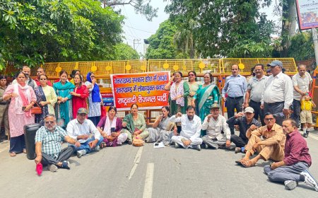 RRP ने भाजपा को बादाम भेजकर किया लोकायुक्त के गठन का विरोध, पुलिस ने रोका कूच