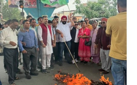 चंपावत गैंगरेप मामले पर विपक्ष एवं महिला संगठनों का विरोध प्रदर्शन