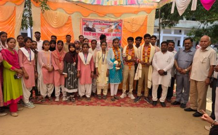 ग्रामीण प्रतिभाओं को मिला मान, मौलाना अबुल कलाम आजाद स्कूल में 24 मेधावी छात्रों का सम्मान
