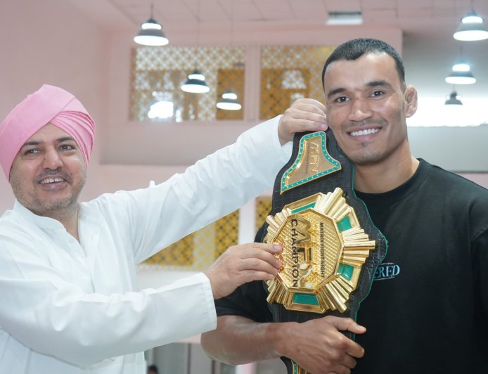 दिगम्बर सिंह रावत ने MMA में जीता खिताब, एसजीआरआर के नाम रोशन किया उत्तराखंड