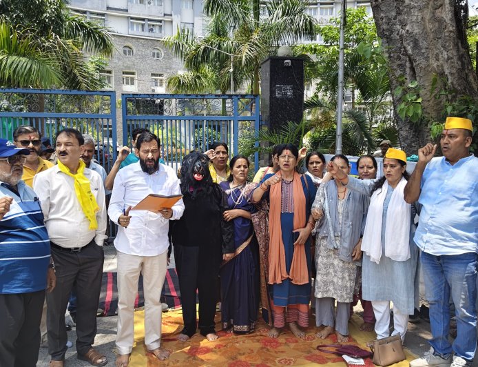 किसानों का गुस्सा: भालुओं से फसलों के नुकसान पर RRP का वन विभाग मुख्यालय पर जोरदार प्रदर्शन