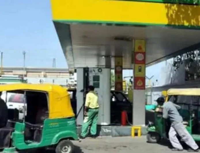 सीएनजी की कीमतें बढ़ने से वाहन चालकों पर महंगाई का बोझ