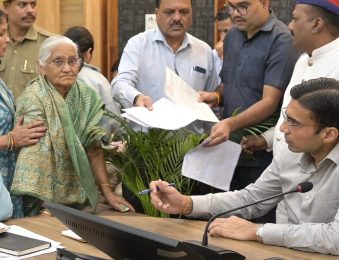 जन दर्शनः 300 शिकायतों पर त्वरित राहत के आदेश, प्रशासन की संवेदनशीलता बनती उम्मीद