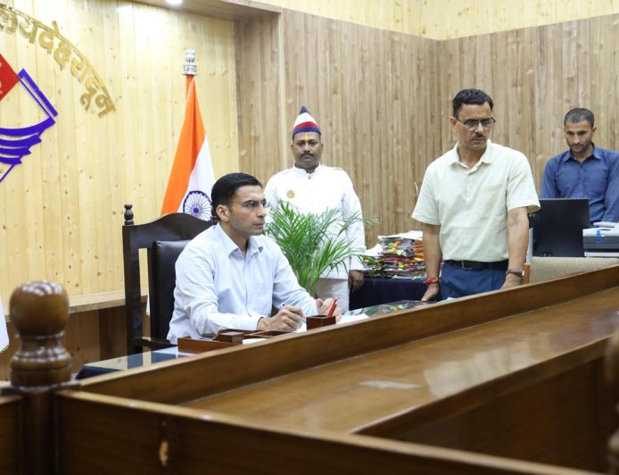 देहरादून में बिल्डर की दबंगई का कड़ा जवाब, डीएम ने गुंडा एक्ट के तहत 6 महीने के लिए किया जिला बदर