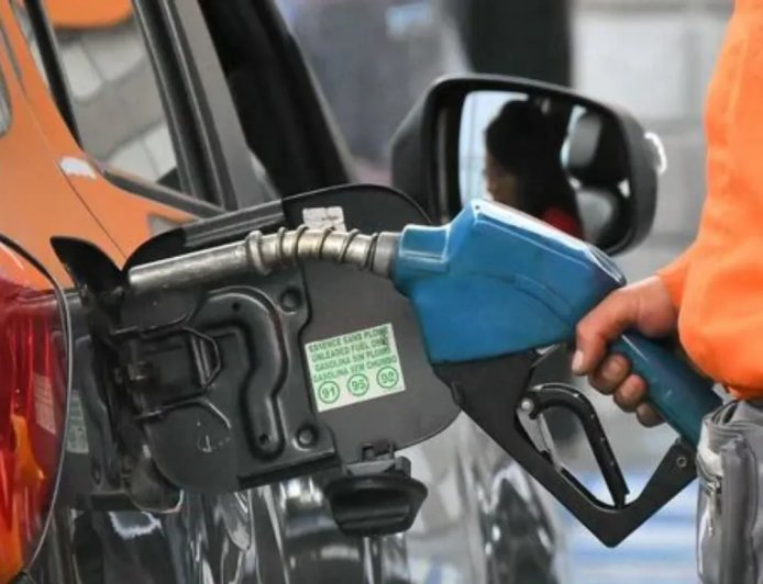 सरकार ने पेट्रोल में Ethanol की मात्रा बढ़ाने के लिए नए फ्यूल ब्लेंड स्टैंडर्ड जारी किए