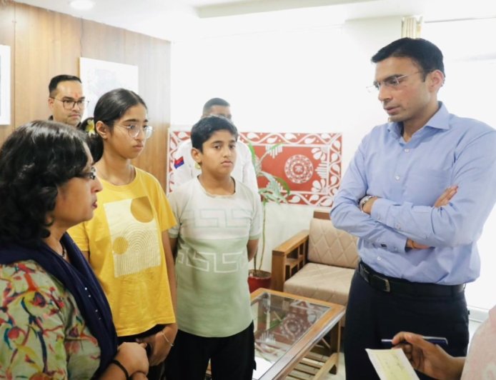 कैंसर पीड़िताओं के लिए जिला प्रशासन बना मददगार, शिक्षा और चिकित्सा में मिली राहत