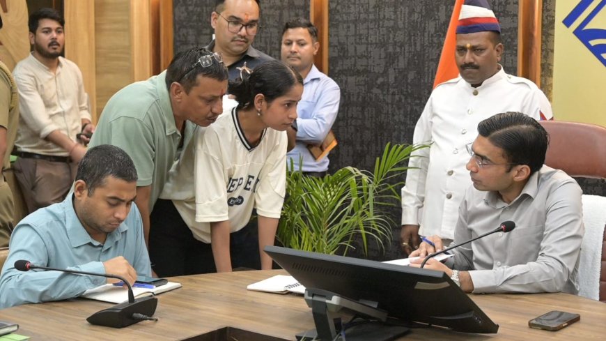डेहरादून: 300 से ज्यादा फरियादियों की समस्याओं का सुनवाई, डीएम ने अधिकारियों को लगाई फटकार