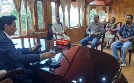 उत्तराखंड: जनसुनवाई में शिकायत के निस्तारण पर आयुक्त दीपक रावत ने लौटाए 15.50 लाख रुपये