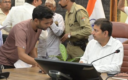 समाधान दिवस: 4 बीमार बच्चों को मुफ्त इलाज, भू-माफियाओं पर प्रशासन का कठोर एक्शन