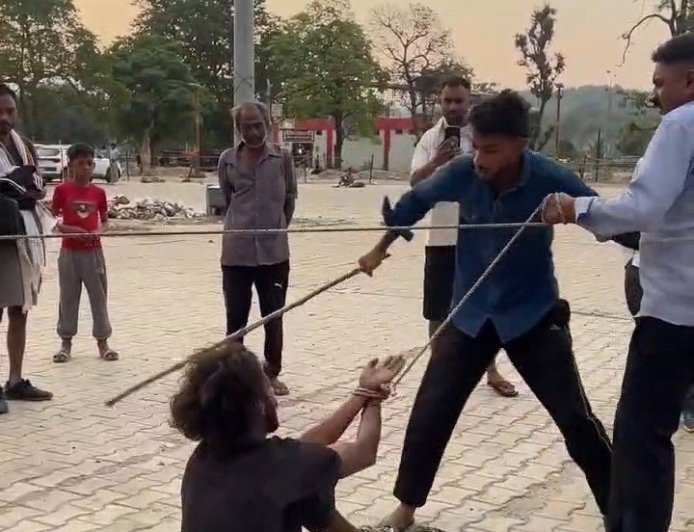 उत्तराखंड: चोरी के शक में युवक की पिटाई, सोशल मीडिया पर वायरल हुआ वीडियो
