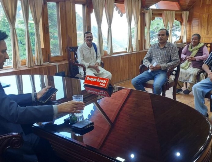उत्तराखंड: जनसुनवाई में शिकायत के निस्तारण पर आयुक्त दीपक रावत ने लौटाए 15.50 लाख रुपये