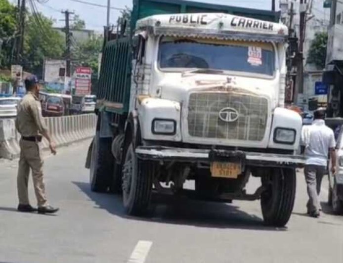 लालकुआं में DM के आदेश पर RTO ने की छापेमारी, अवैध खनन वाहनों की सच्चाई उजागर