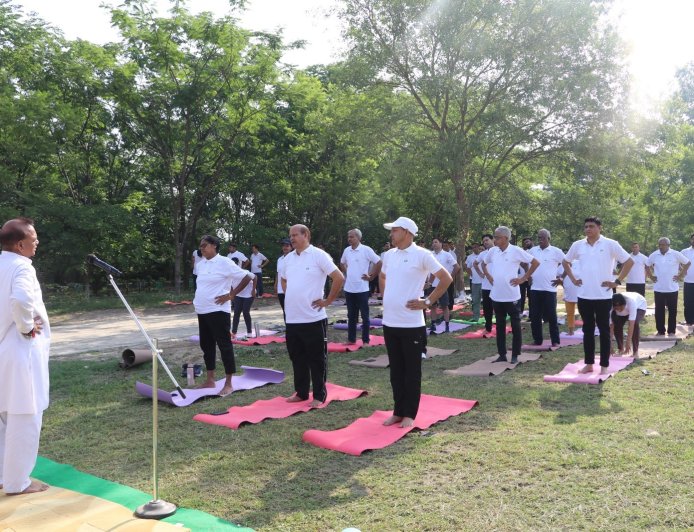 यूकॉस्ट में उत्साह और ऊर्जा के साथ मनाया गया अंतरराष्ट्रीय योग दिवस