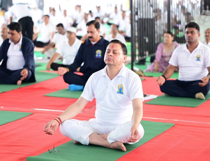 बनबसा में योग दिवस पर सामूहिक योगाभ्यास, मुख्यमंत्री धामी ने शारदा कॉरिडोर की जानकारी साझा की