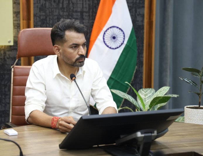 सावधान! वोटर लिस्ट में सही नाम बनाए रखें, डीएम ने मतदाताओं और दलों से की महत्वपूर्ण अपील