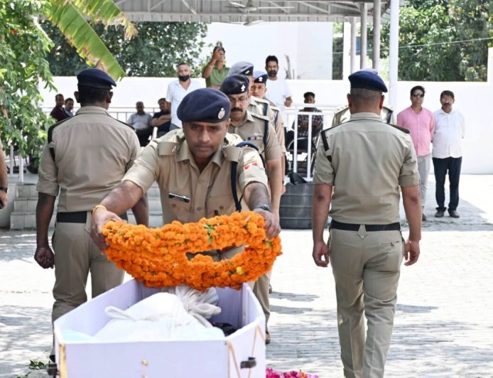 हल्द्वानी: फायरमैन जगजीत सिंह का अंतिम विदाई, राजकीय सम्मान के साथ अंतिम संस्कार