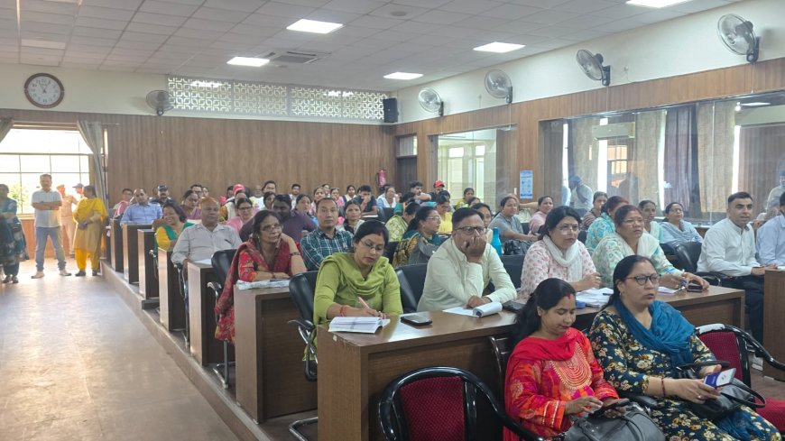 धर्मपुर विधानसभा में मतदाता सूची को त्रुटिरहित बनाने के लिए प्रशिक्षण कार्यक्रम, 8 जून से घर-घर जाएंगे गणना फार्म