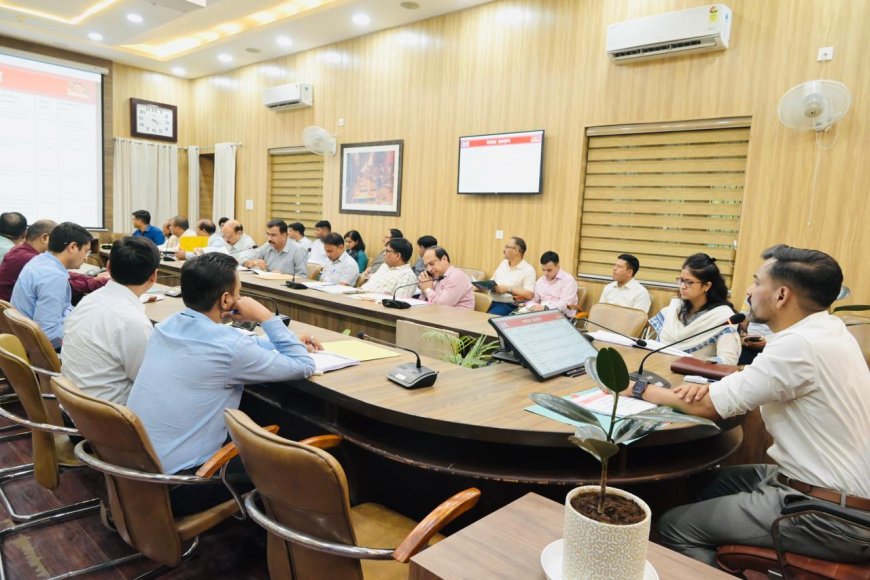 सीएम घोषणाओं के क्रियान्वयन में लापरवाही बर्दाश्त नहीं: जिलाधिकारी का आदेश