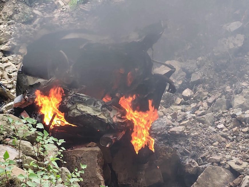 उत्तराखंड में दिल दहला देने वाला हादसा: खाई में गिरी कार में आग लगने से दो लोगों की जान गई