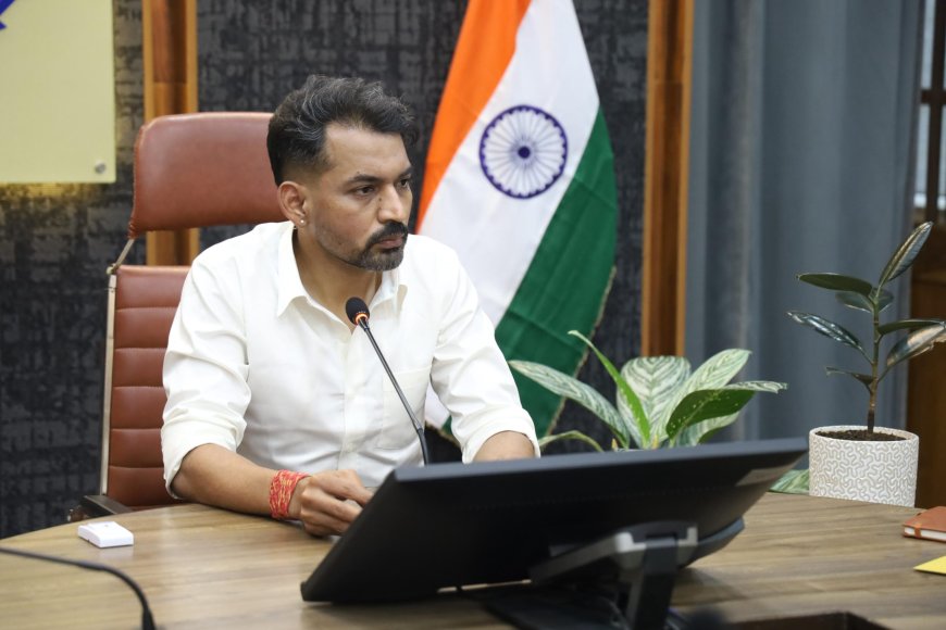 सावधान! वोटर लिस्ट में सही नाम बनाए रखें, डीएम ने मतदाताओं और दलों से की महत्वपूर्ण अपील