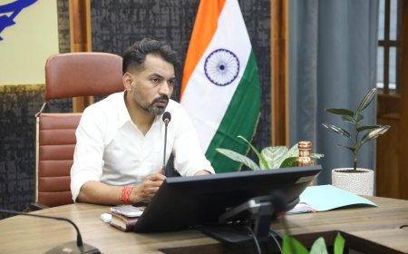 मानसून में सतर्कता आवश्यक: डीएम डॉ. आशीष चौहान ने अफसरों को दिए सख्त निर्देश