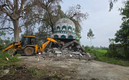 उत्तराखंड: धामी सरकार द्वारा अवैध मजारों पर तेजी से कार्रवाई जारी