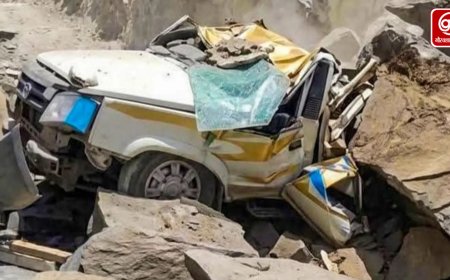लाहौल-स्पीति में टैक्सी पर गिरी चट्टान, हादसे में 13 लोगों की मौत, राहत कार्य जारी