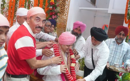 गुरु पूर्णिमा पर गुरु महिमा का अद्भुत समारोह, हजारों श्रद्धालुओं ने टेका मत्था